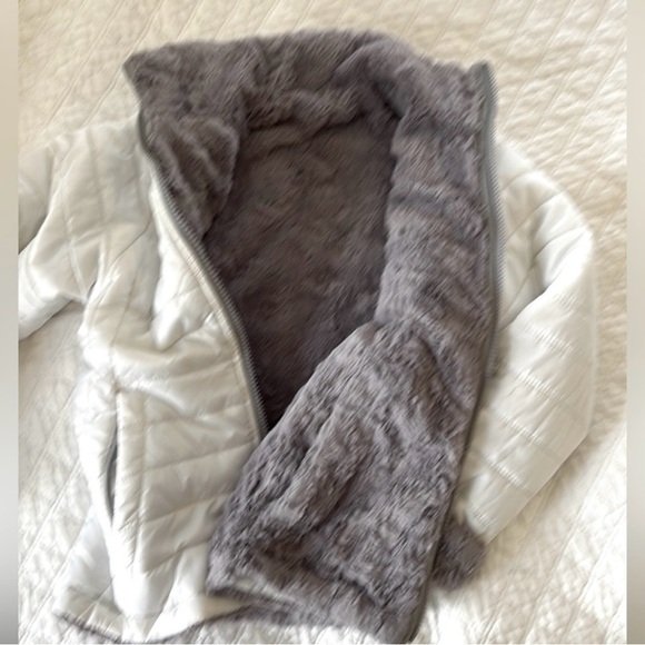 Girls North face reversible mossbud jacket. Size small (7/8). - Picture 5 of 8